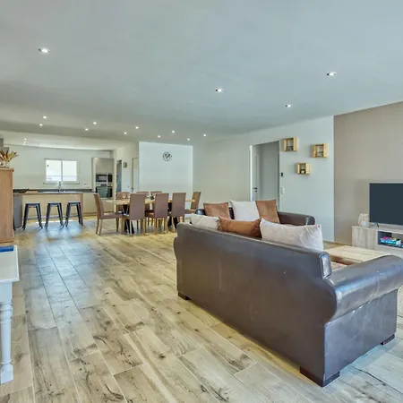 Les Tamaris By Interhome