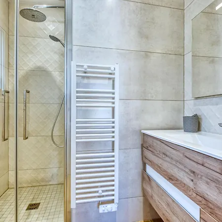 Les Tamaris By Interhome