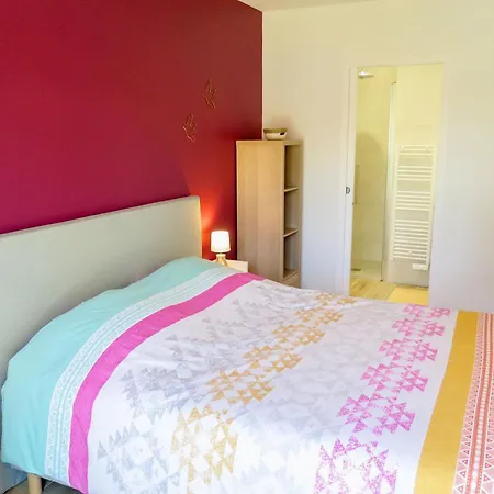 Les Tamaris By Interhome